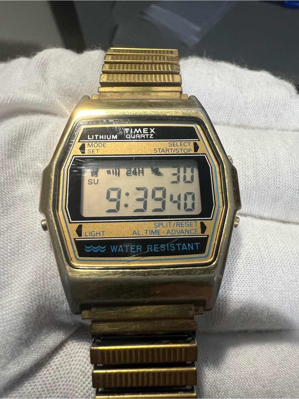 (623)VintageTimex Gold-Tone Digital Quartz Watch with Stretch Bracelet